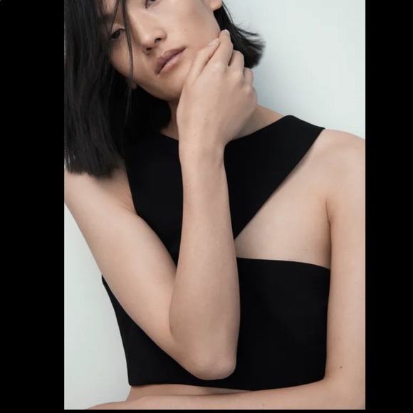 Zara cut out black top BLOGG FAV!! - Picture 5 of 15